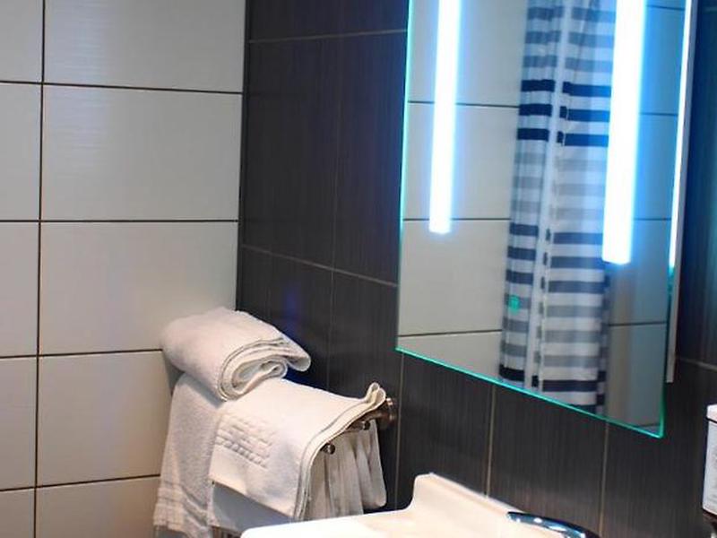 B9896B15E5549388B78ADCEF9D42A8C5