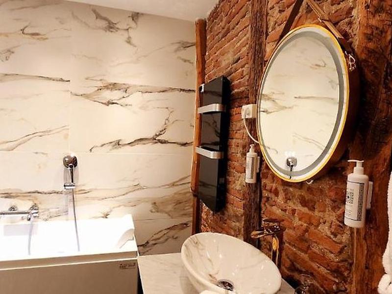 FC09A324E235FC8DD1250D2CE22DC71C