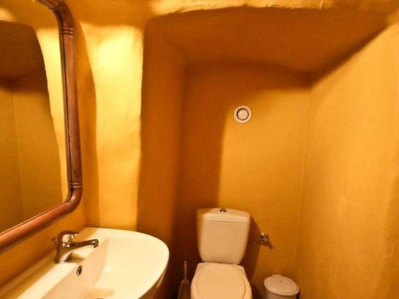 85C061C38E51B0A283D54B5BB92EE25D