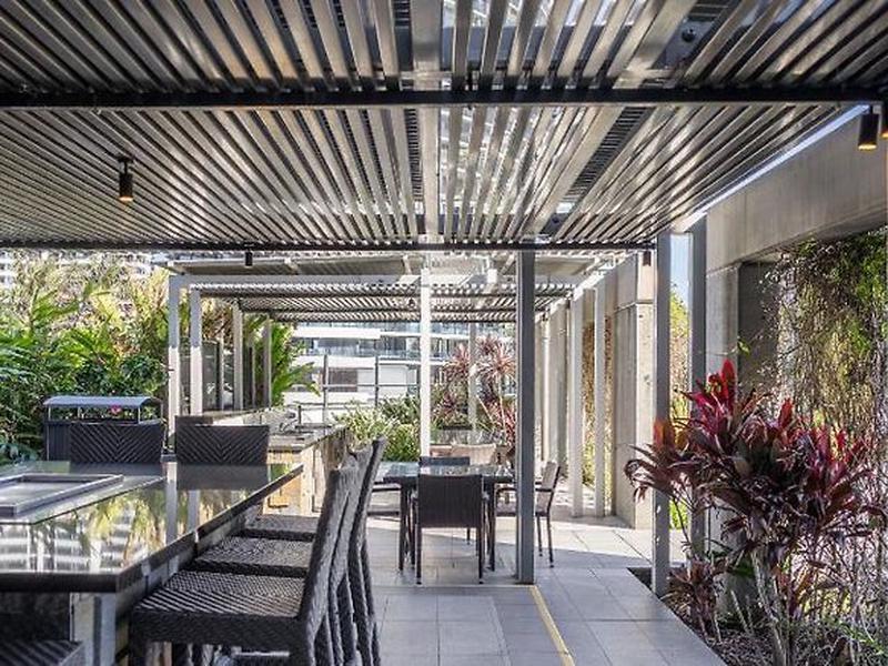 F7E2CD61B36BB6E4E8B239BDE498BE9D