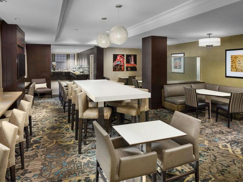 B5A22E0CF98C28A8DB97E3D64E9A77F6