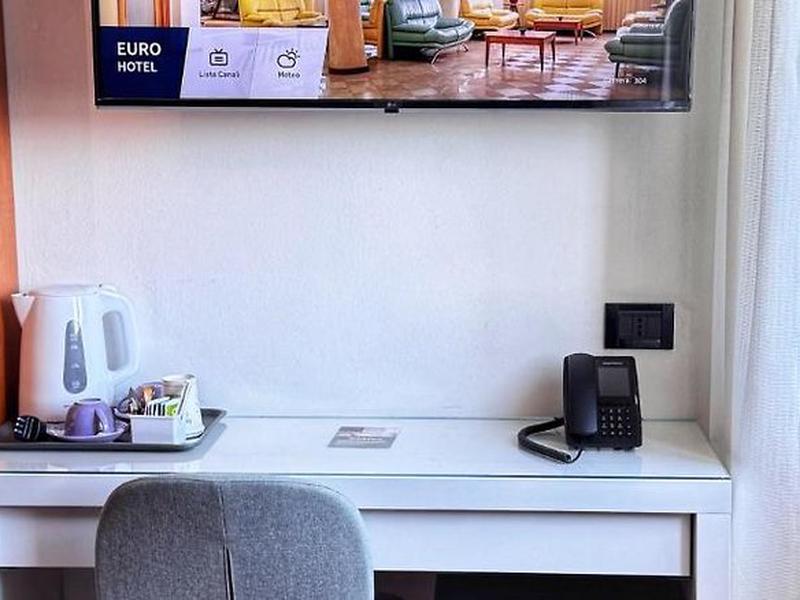 2C40EBE8AA741C94343D0D9F829F8E28