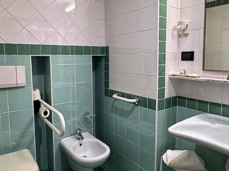 3A8190B11F7159D36F2C3CB26C409C51