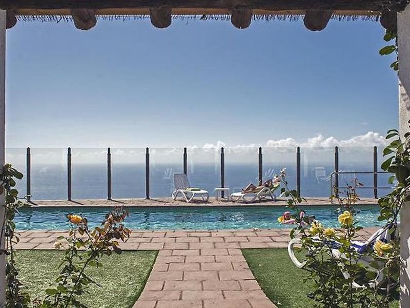 FD5D2AB3B3C8D4D7EF53F17EA8D13EF8