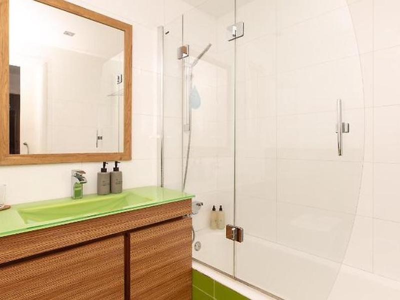 98206F403909E24E787CFDF5BAEE204F