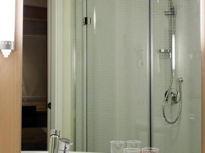 3B82C1BE80A43F40A1D71661A8DEA49F