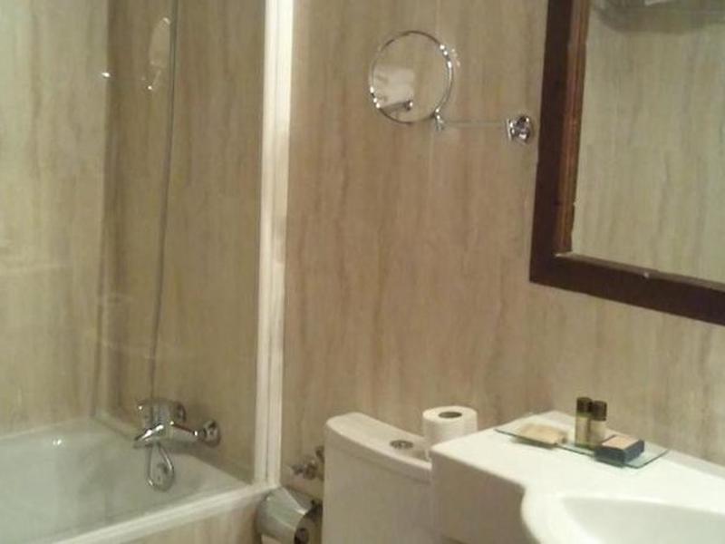 B5D8DF2208ED824A9F5B04D4889A4EC7