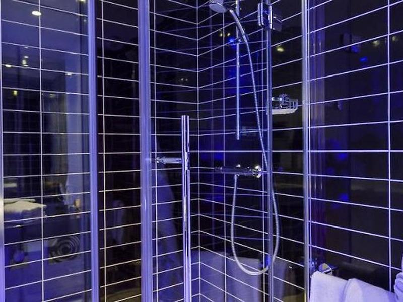 E1B20774A0DBE81823F9B75E08597800