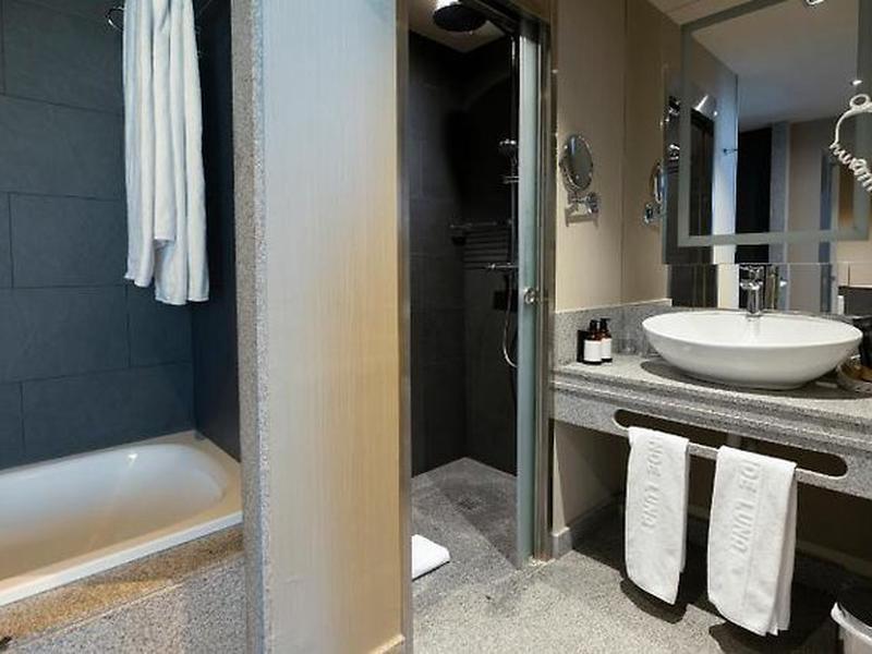 2160FFB39B2D80BA919C27BE2CF9552E