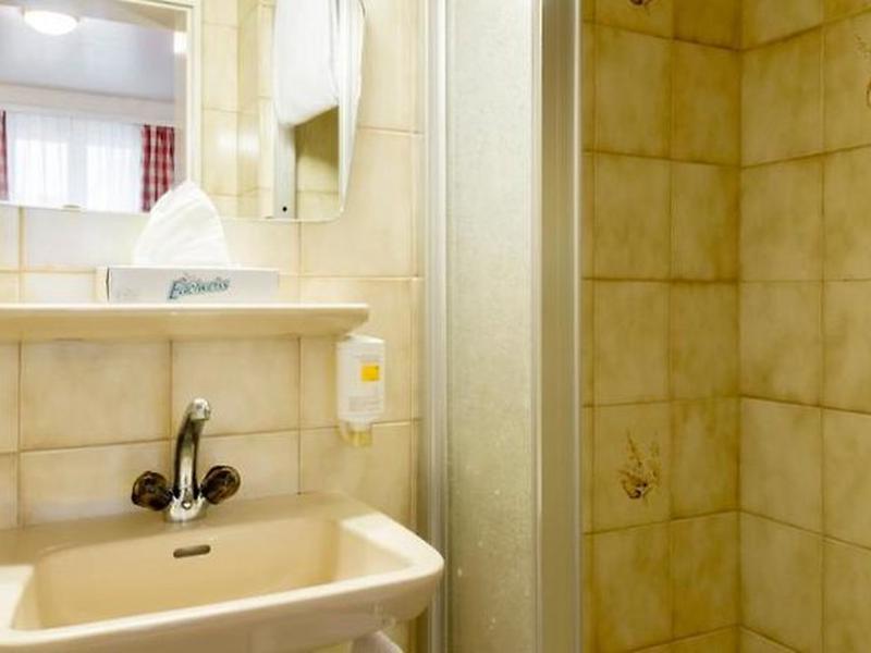 26EC344EA15F74083D43DE7F22F655E4