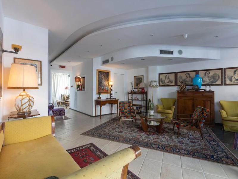 FE1B2BAC08B610F805C9EB5CDF0DB66E