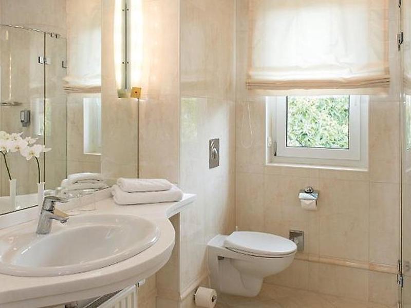 FF8544D2FB27139A0CE9CADE5EAB5B80