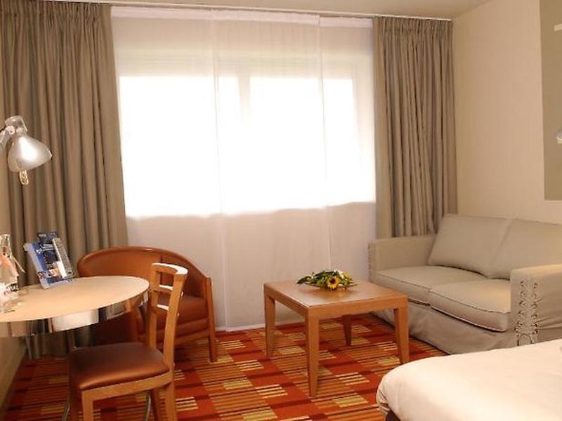 02308BD7BF78148BBF6766AF5094B833