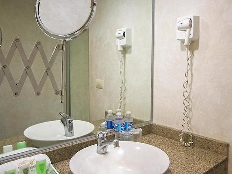 1DEA8BF9098BB774283D18E866A245CB