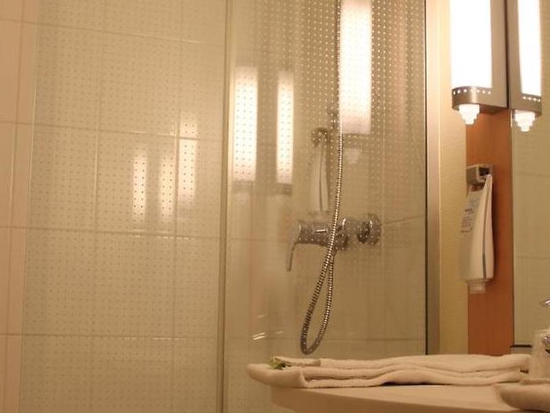 C177921BACC9D404FDE94C6CE92DC376