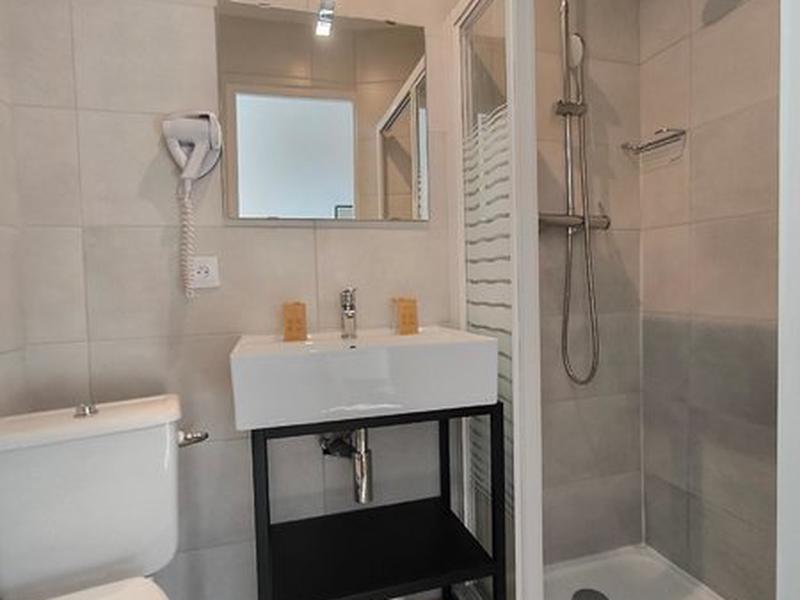 64FB277EE97DF6E66A10AFBDC58FD5E2