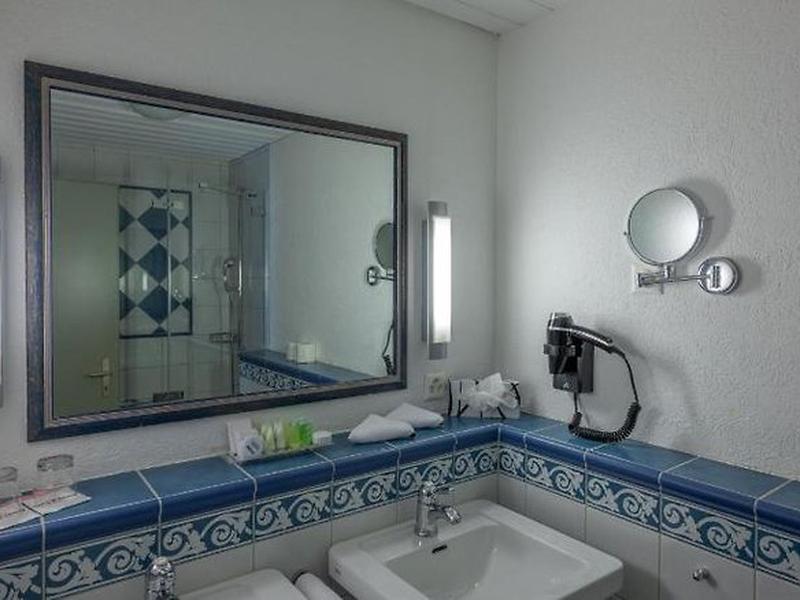 F4F61E71AAAD35F9FB7EB3D7DAFFAC7A