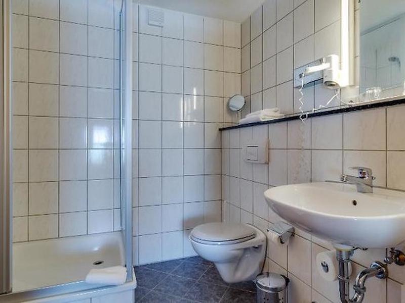 7053DFDA3AA2B474D9DB86C574B5C8A0