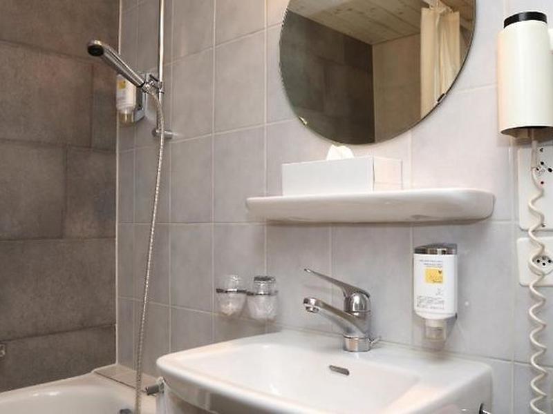 3560304646973932BD6A38F53E10EA7A