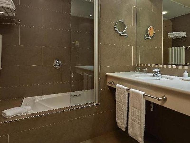 C9FE8B2AC0F0C48150896570FACBC467