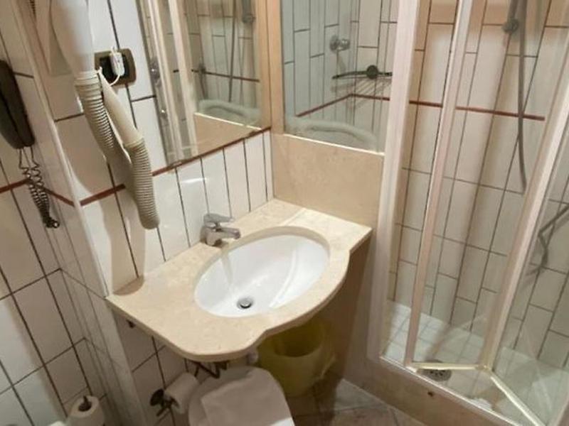 4221944F936FB7E0C7A14A7CF1E98110