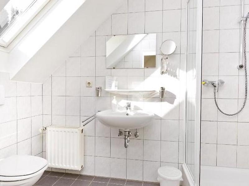 323543D0C16C089758A7B81F605902FD