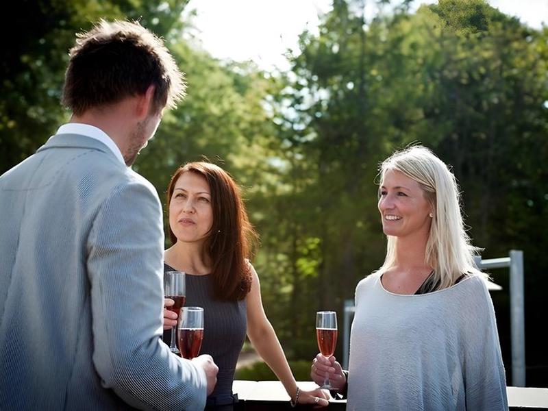 C9E041FE4C572E2375DEBB7FD06F49EB