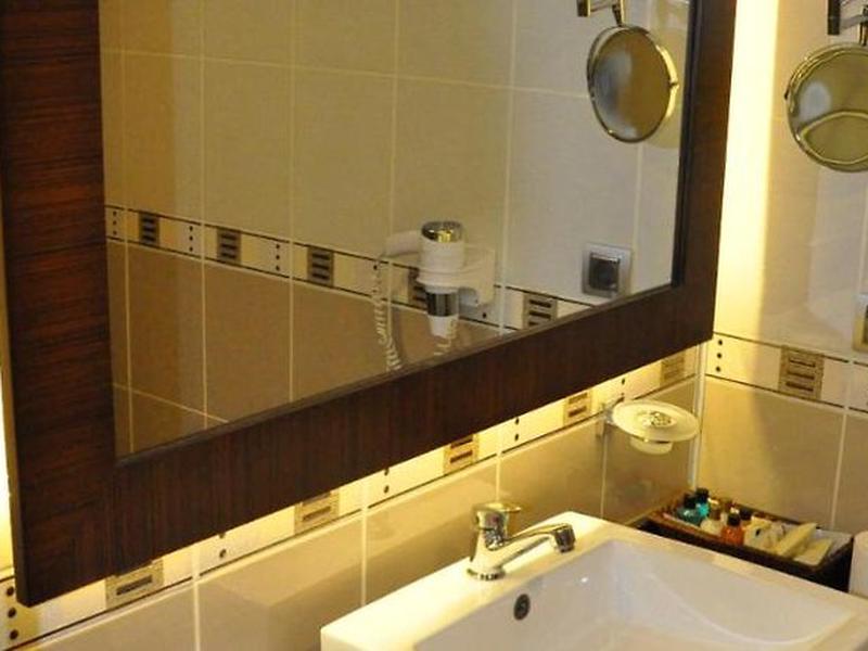 65B978DED74C38F4043A64810E2C1001