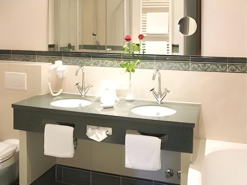 3C4F4F1ADC66AEFD3F1C9BE4AD925385