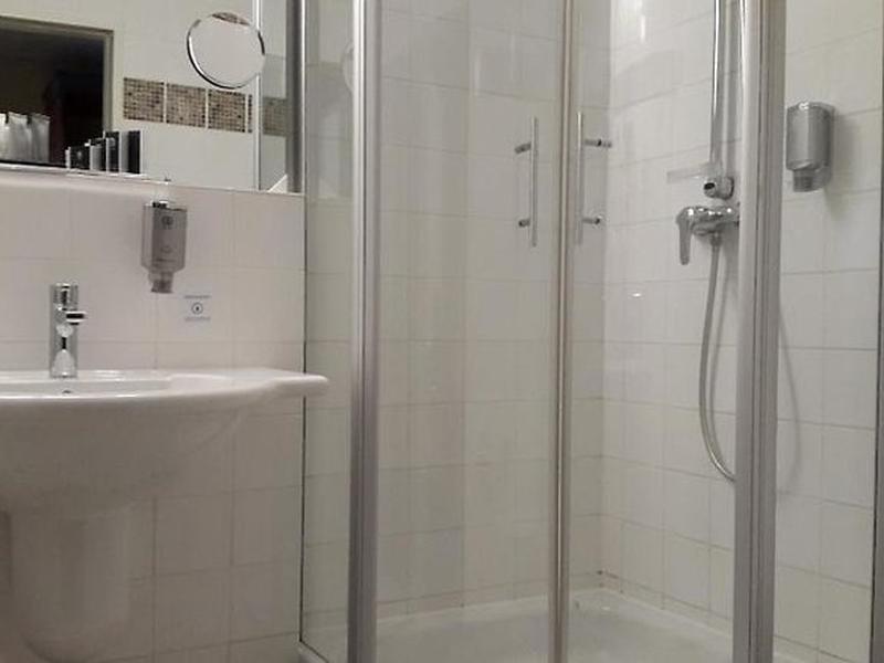 DDCB48E3C2942DCC8B404BC99635F04E