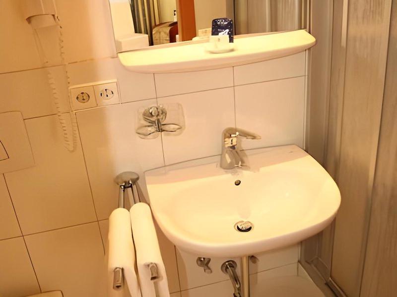 6E2DA6AB2BD04675DCACDB136B52573E