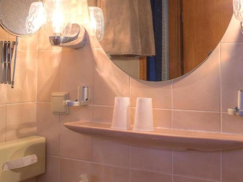 EE8B38158EF4442E9A7B4F402FDB313D