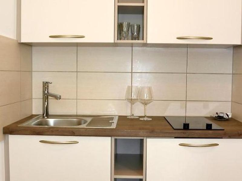 049A6241D402D92F90D556664F71DB95