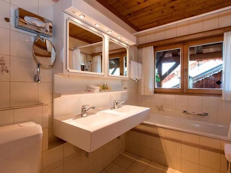 0D4ED0F7FE2BFA3AF19C9952D1AFCAAB