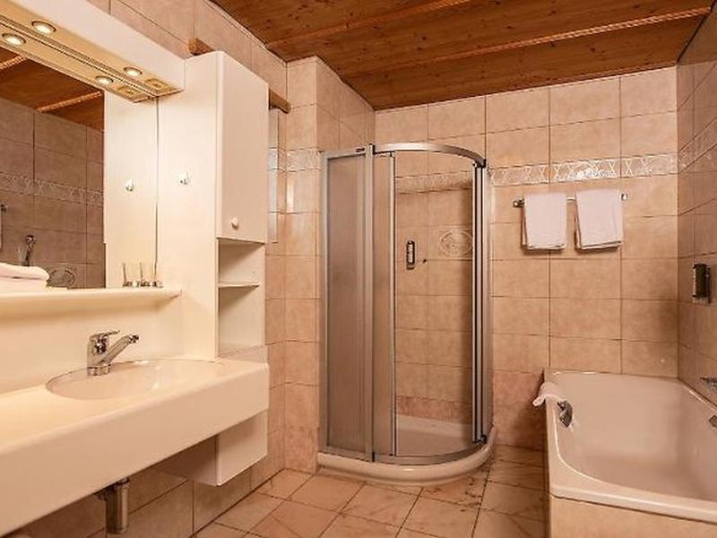 6798AD385DF7D68ACD796C5FF122527E