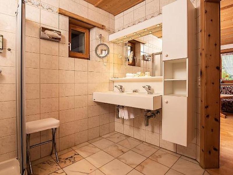 768581773124B44F9E5288E92D89E458