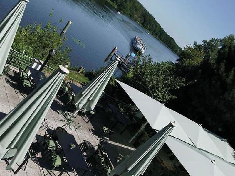 EF0B9629F74A8BCDAF33561DE1D77C57