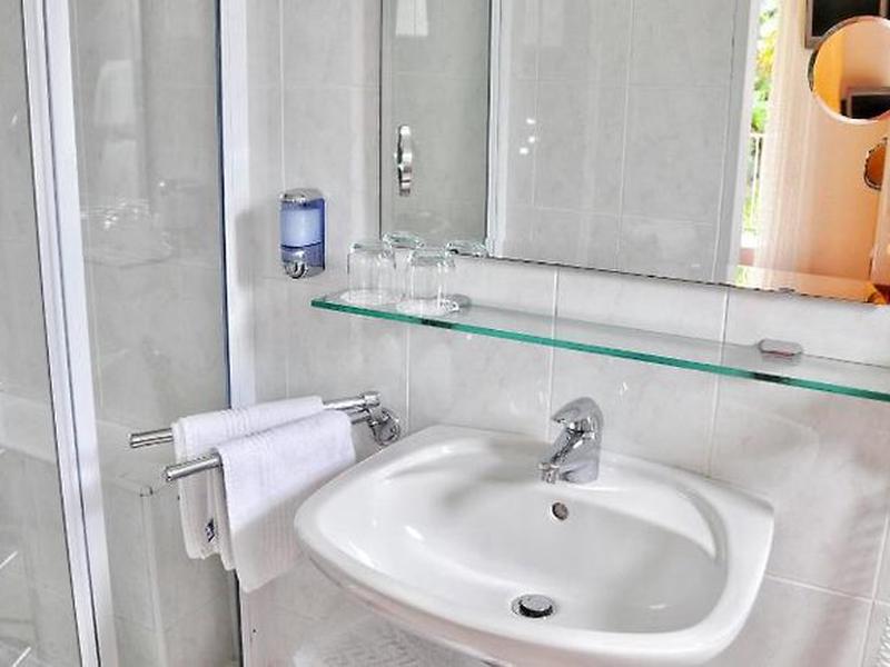 18AD779338BCC1AADE2D453C7ABFC2C2