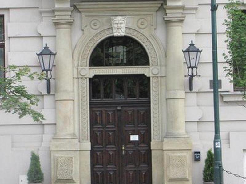 862F15DFE719F610D3281F18EEBBF54E