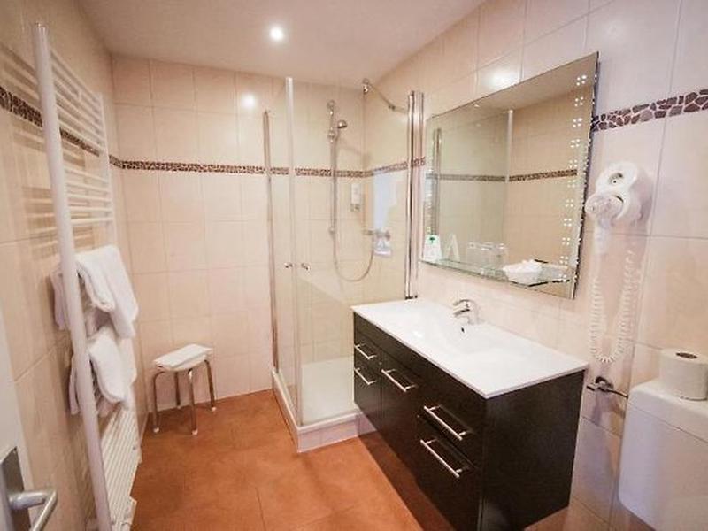 B8CF08497444250356762C88C933364C