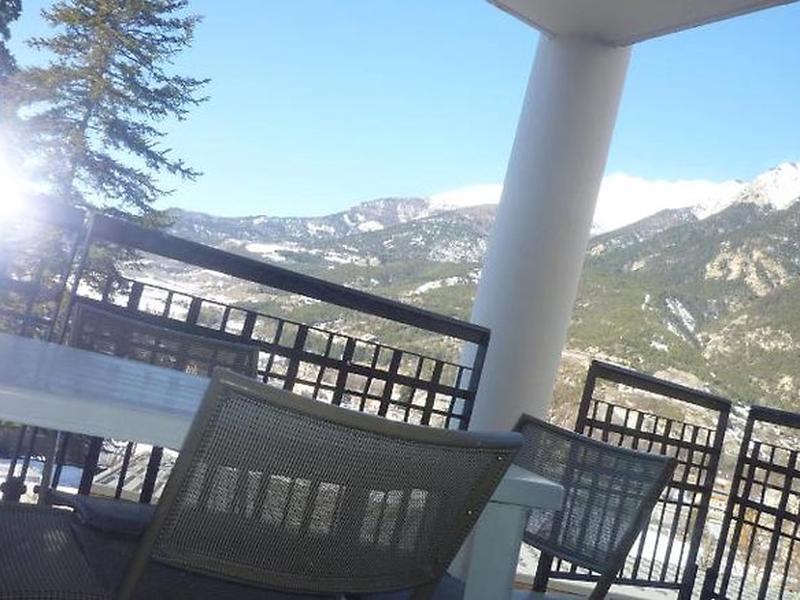 DB98B19D99708888BD764013E81DE94E