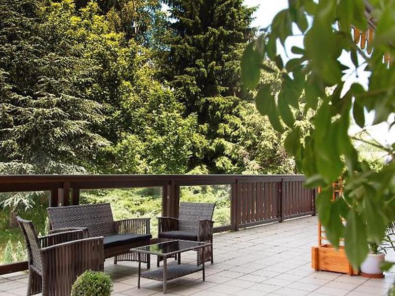 D4007242D57C2DF43F820A562381F9AC