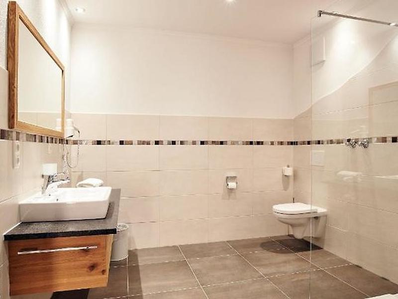 AFE3392AEA095EE9F4C45432D47F5400