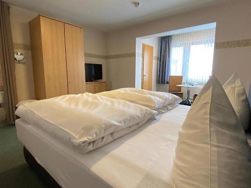 4B08C9F5EBD401188C7F35871F6BF07B