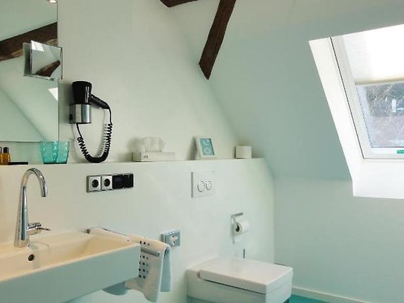 F8EF3BC4AF1BC46FB8CA66240609A8F9