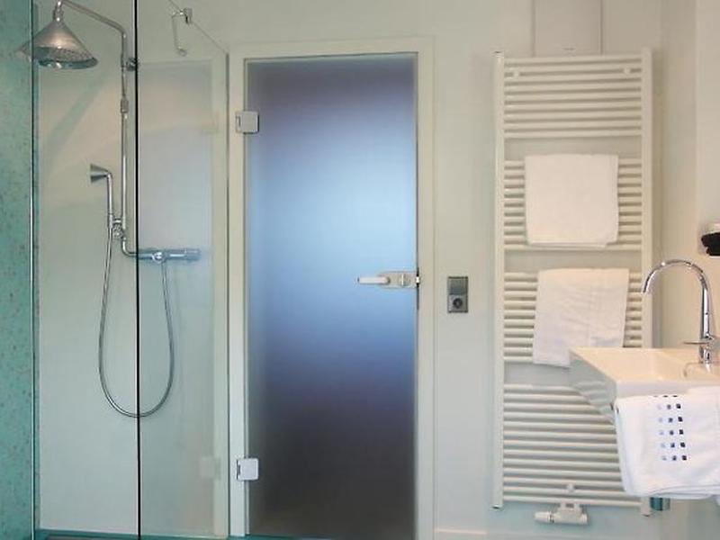 D43CF3DFF411ACC146877F8181E33C25