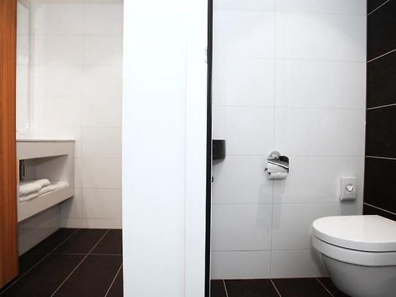 E4F7B609E0F243F8F955FF20694D38A9