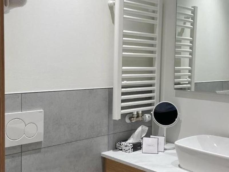 FE535216B9C820F97EBC0DD1751B8561