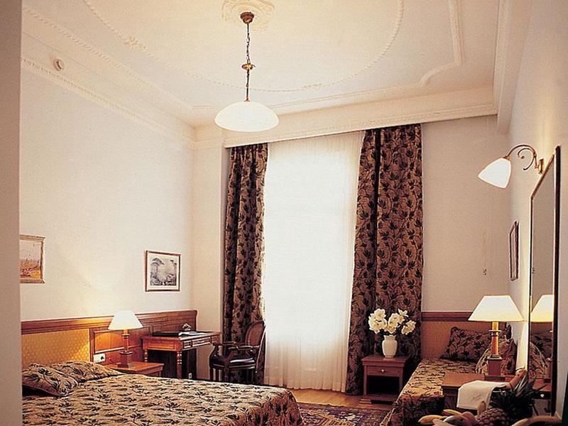 51193EF25EFB0AA39B26A3B45C9A6BE7