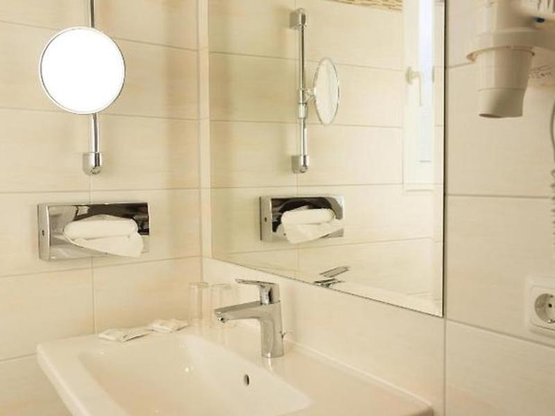 3DC00EF9611C24B4461EAEF46580775E